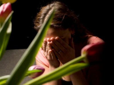 быстро выйдите из текущей ситуации и сдержите слезы только до того момента, пока не найдете достаточно уединенное место