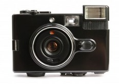 чёрная фотокамера